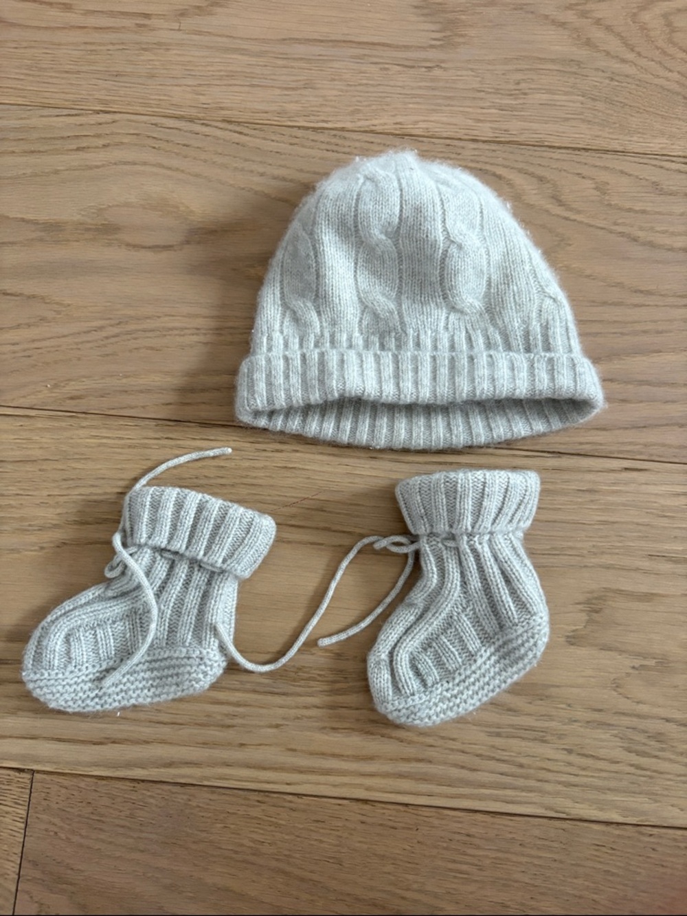 Ralph Lauren cashmere hat and bootie set - size newborn/3 months